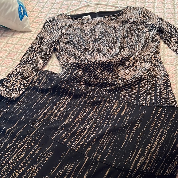 Knit stretchy print 3/4 sleeve dress - Picture 3 of 5
